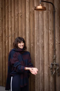 basic vestje met broche in blok streep