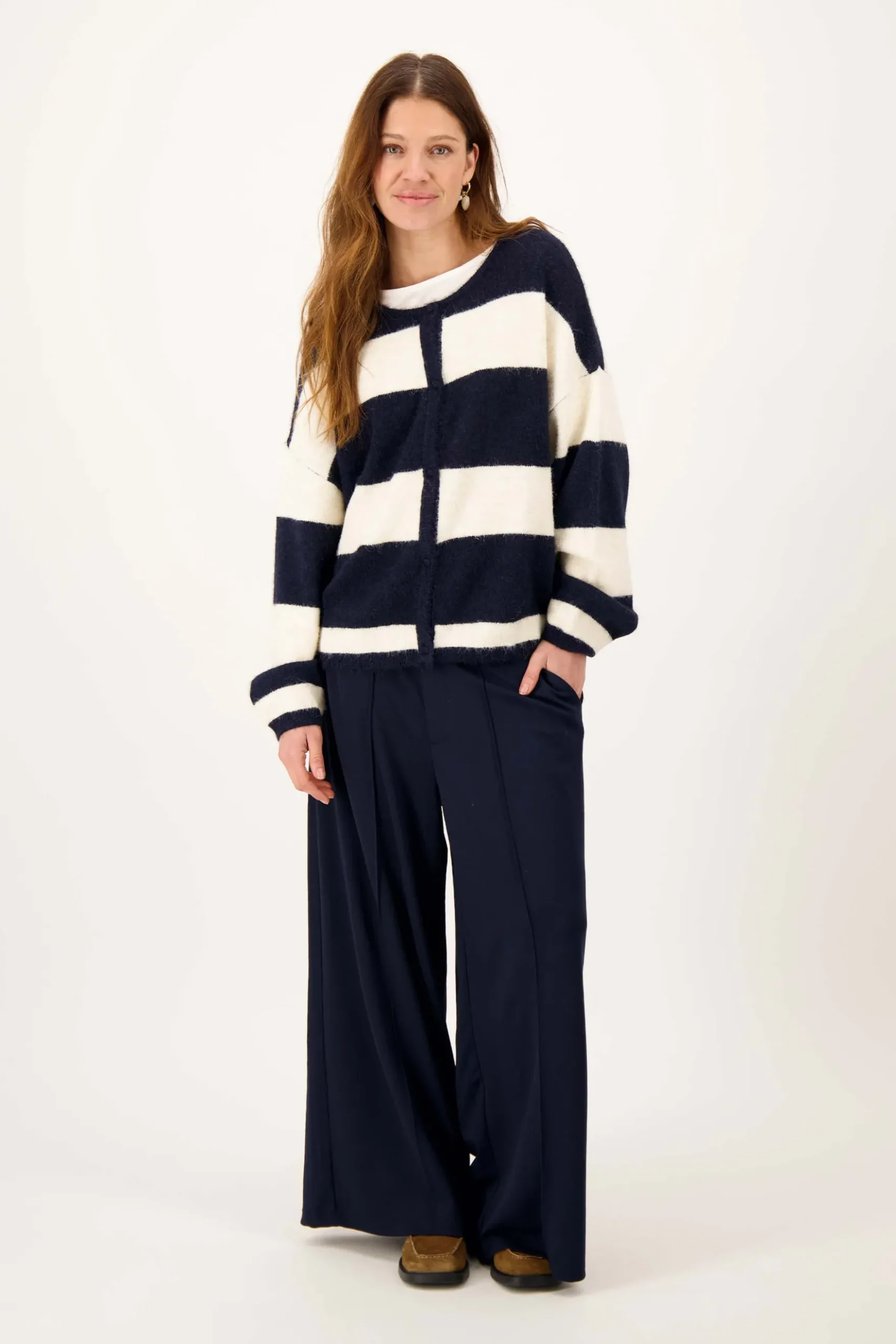 basic vestje met broche in blok streep