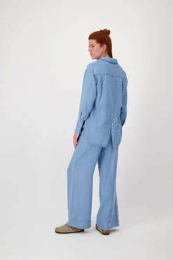 lange denim blouse