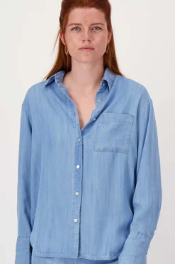 lange denim blouse