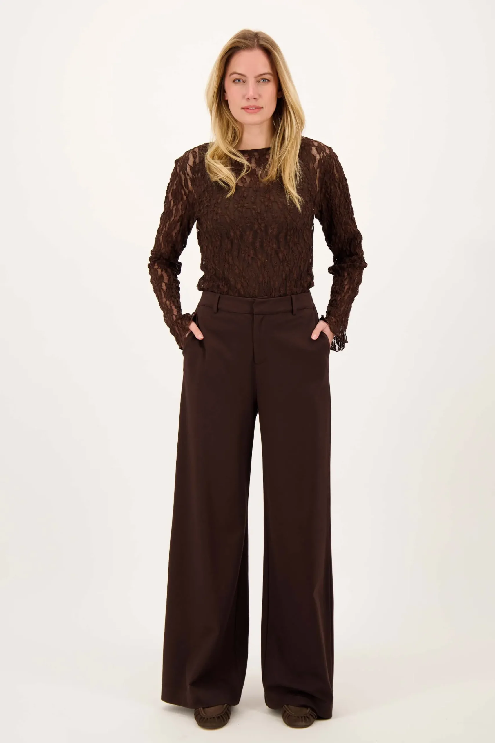 top van stretch kant met ruffle mouw