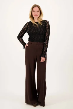 top van stretch kant met ruffle mouw