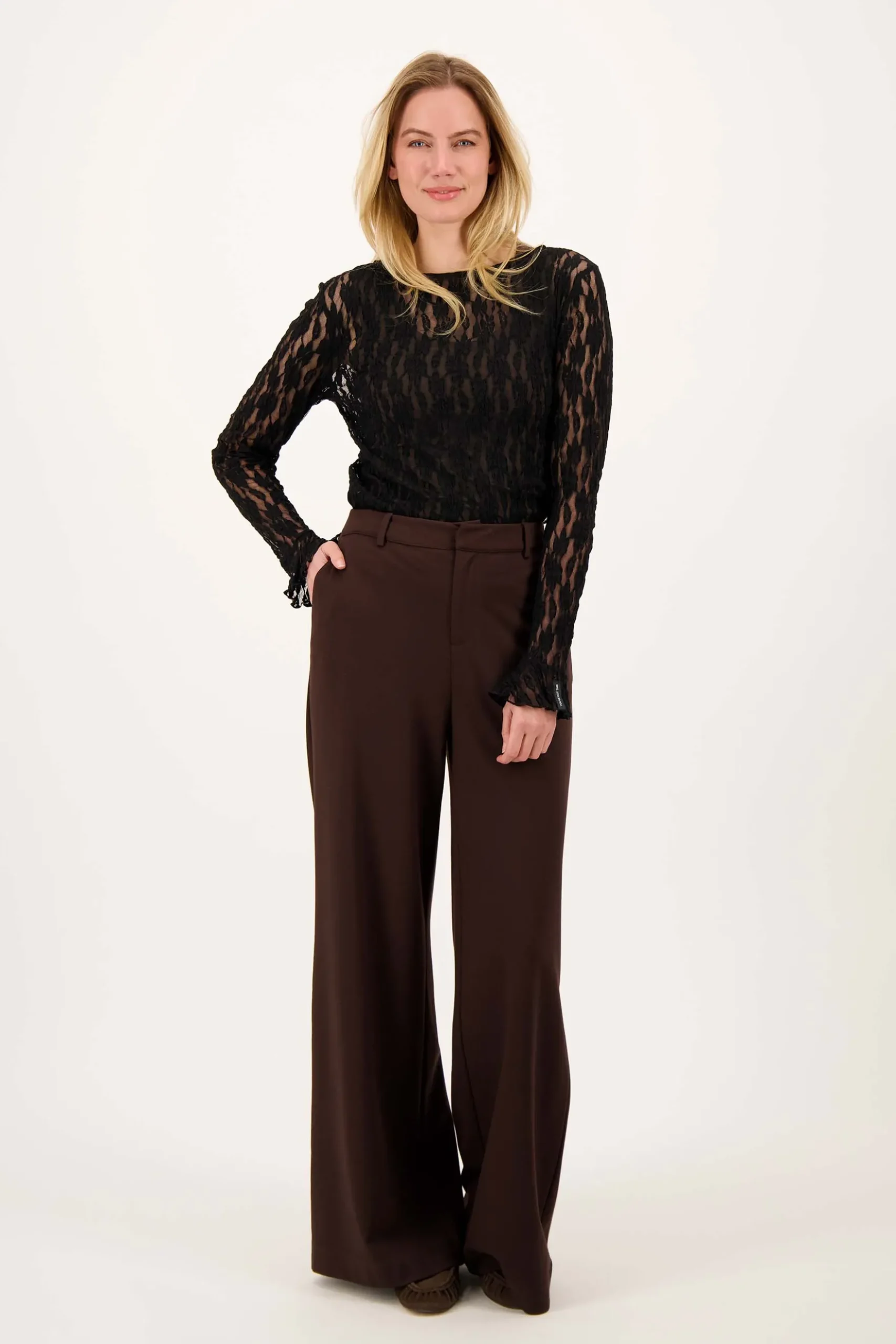 top van stretch kant met ruffle mouw