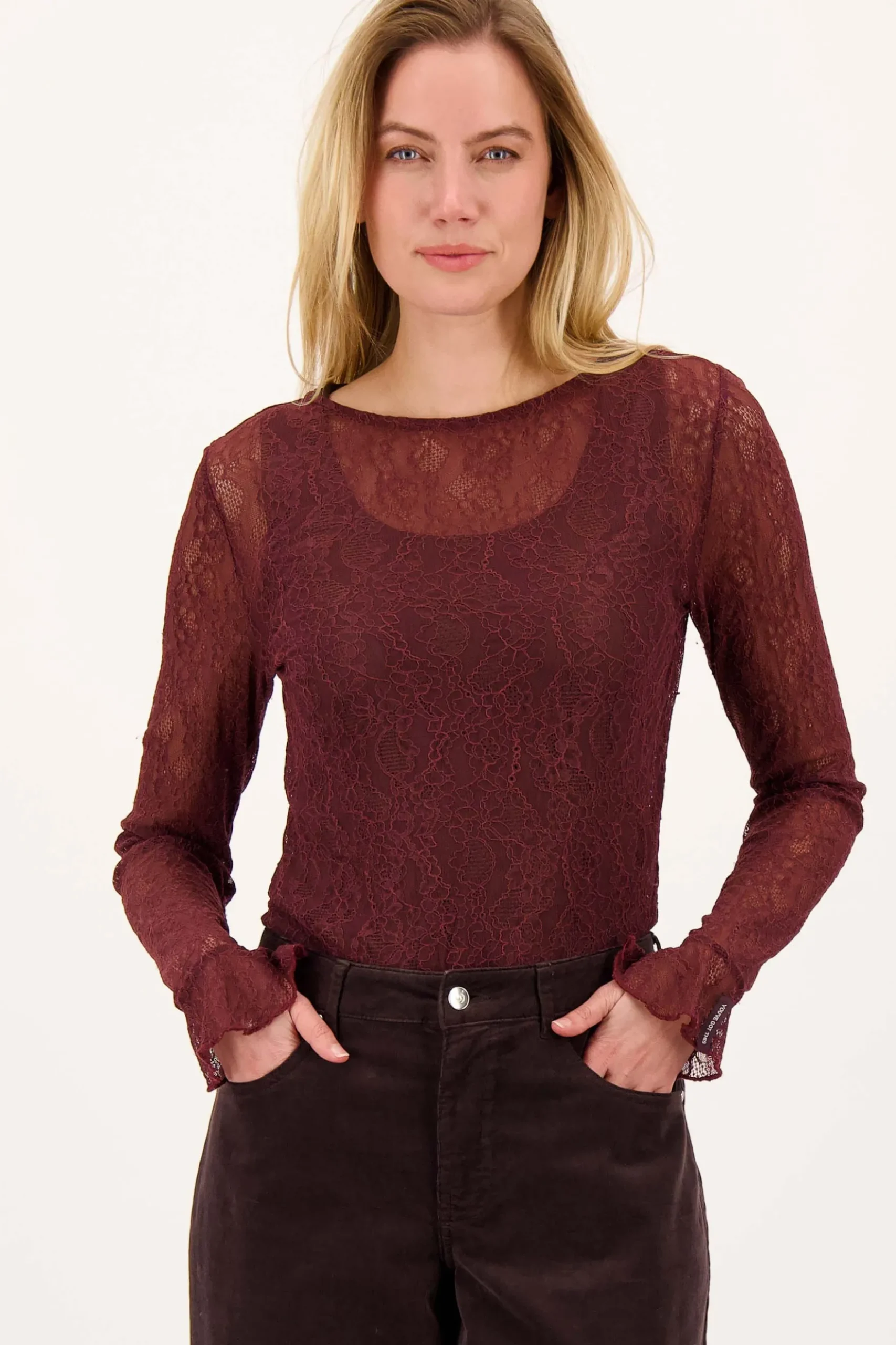 top van stretch kant met ruffle mouw