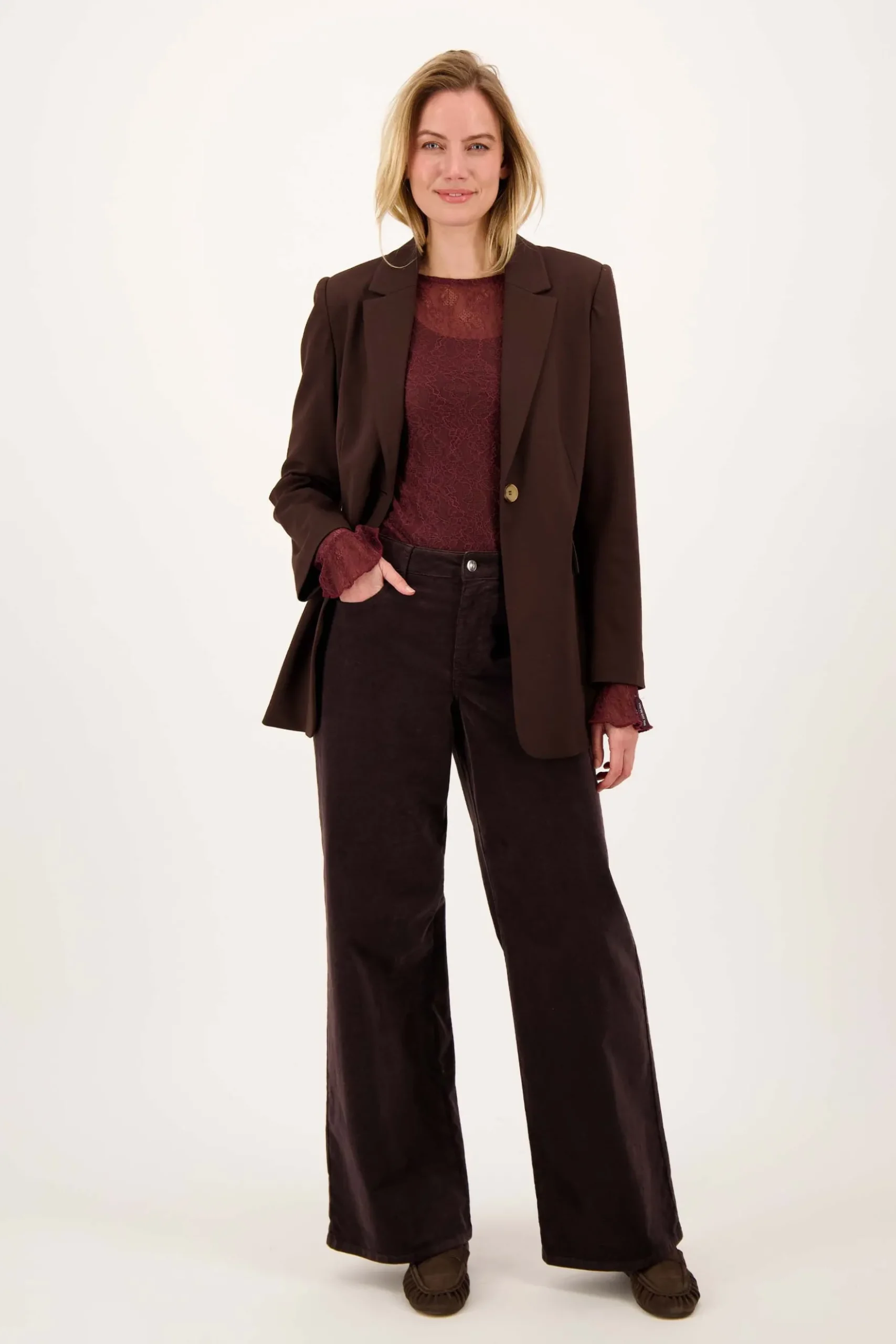 top van stretch kant met ruffle mouw