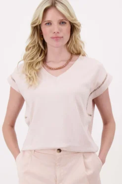 t-shirt met opengewerkte details
