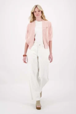 vest met vleermuis mouwen met broche