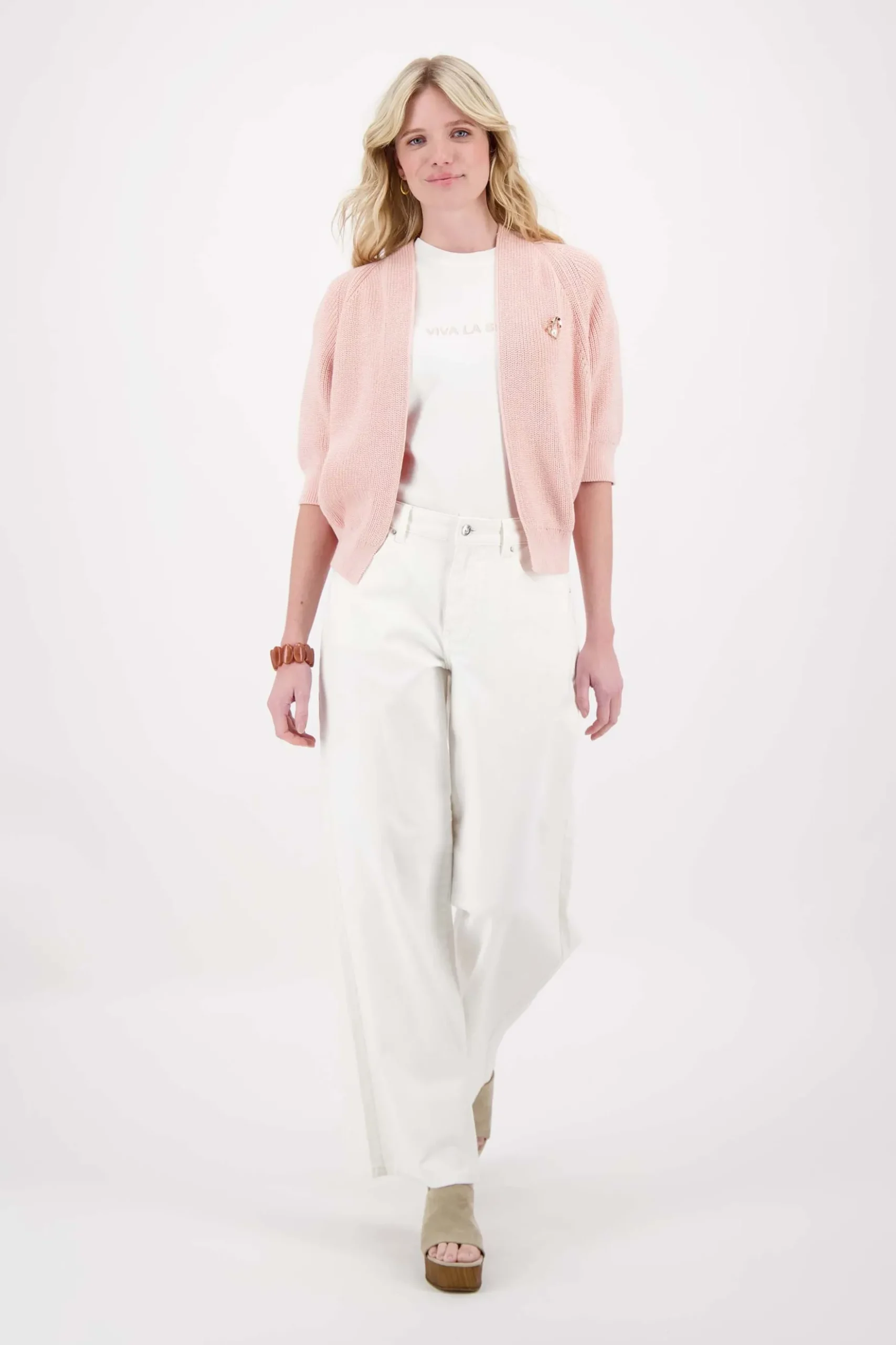 vest met vleermuis mouwen met broche