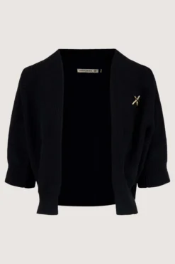 vest met vleermuis mouwen met broche