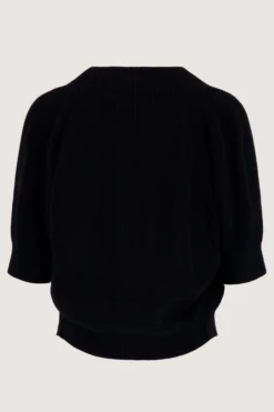 vest met vleermuis mouwen met broche