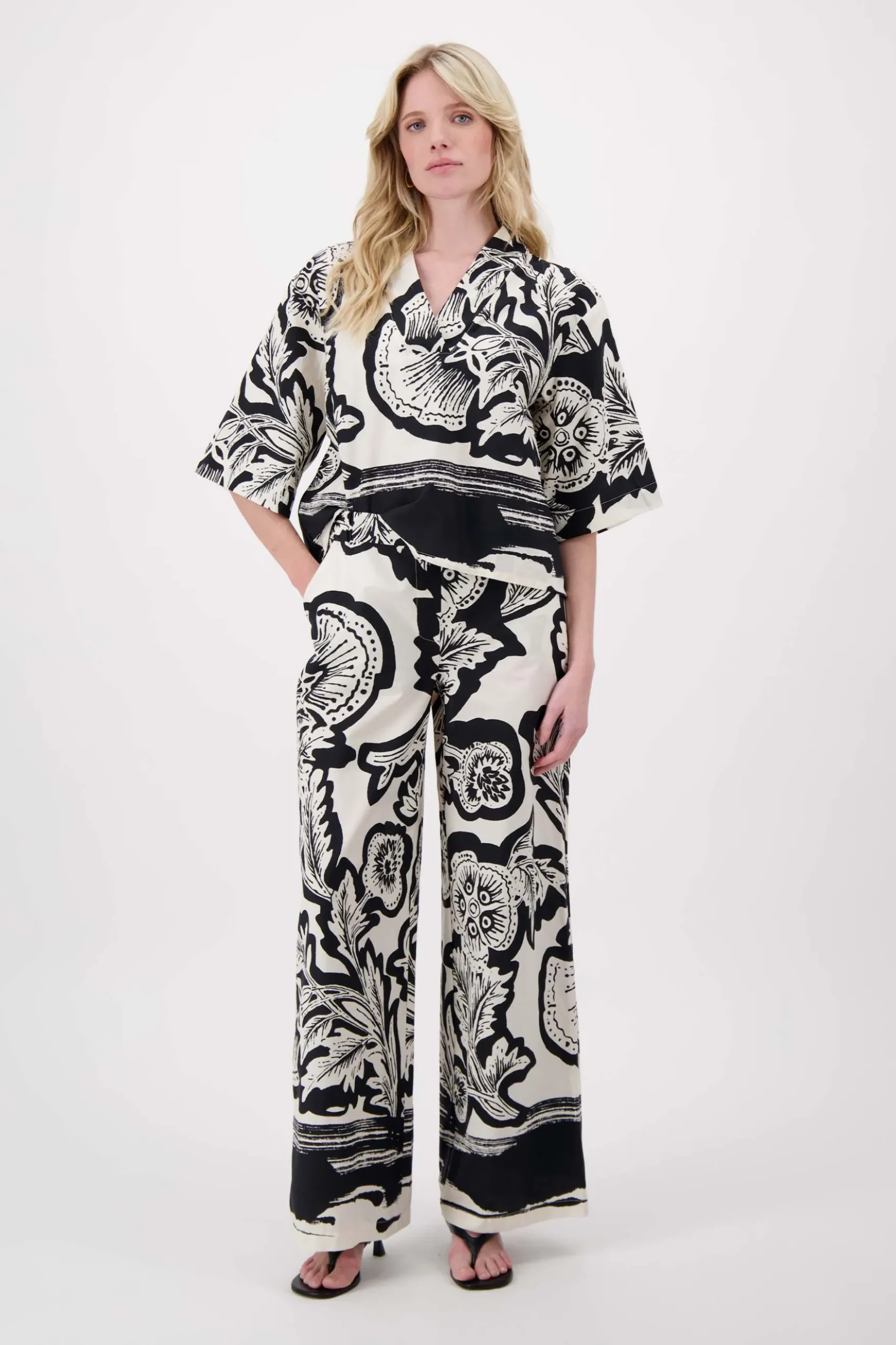 V hals woven top borderprint