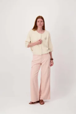 zacht basis vest met vleermuis mouwen en broche