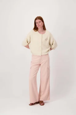 zacht basis vest met vleermuis mouwen en broche